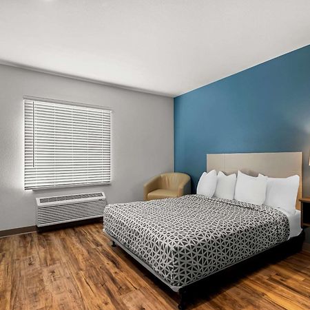 Woodspring Suites Corona Exterior photo