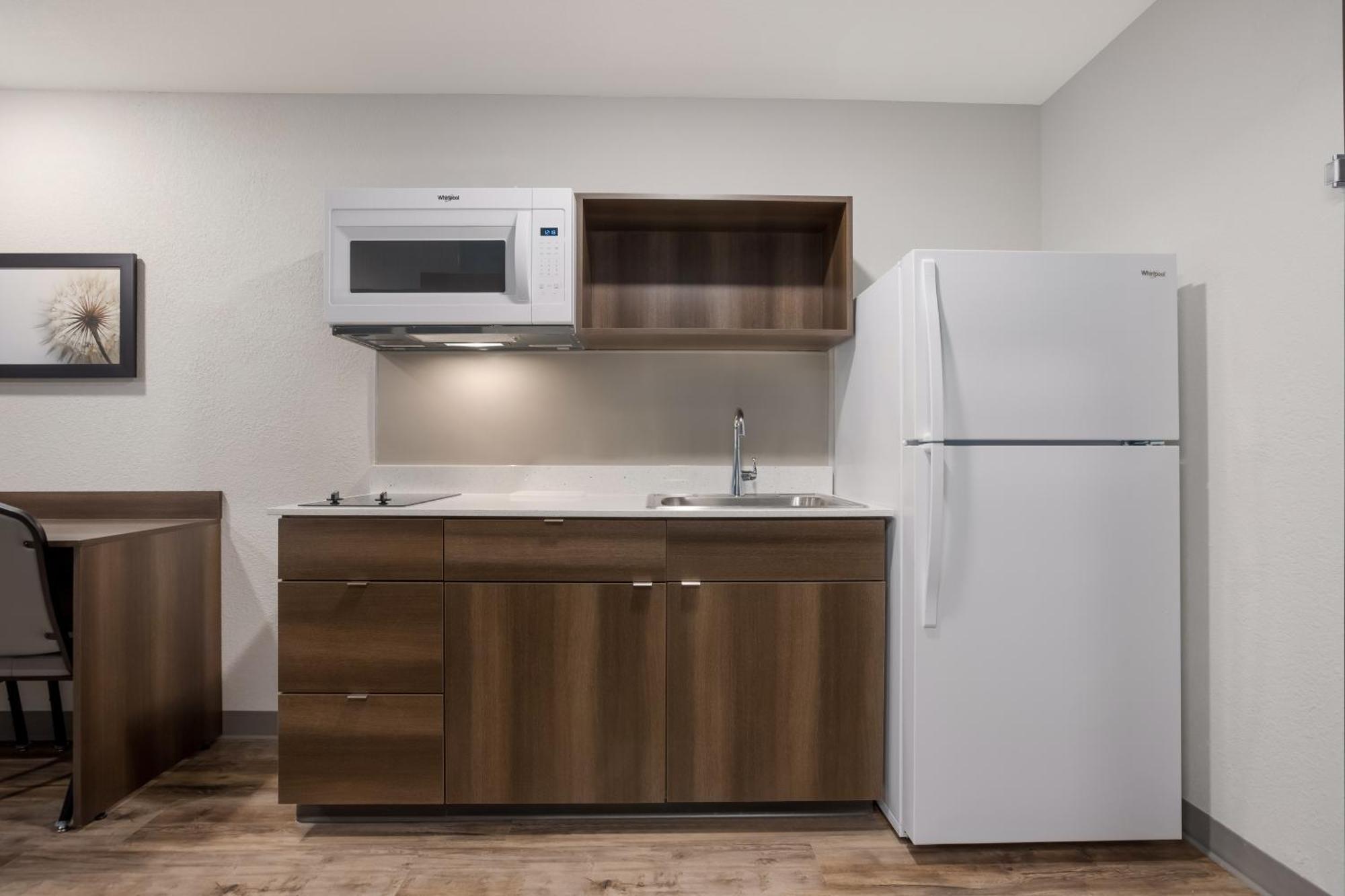 Woodspring Suites Corona Exterior photo