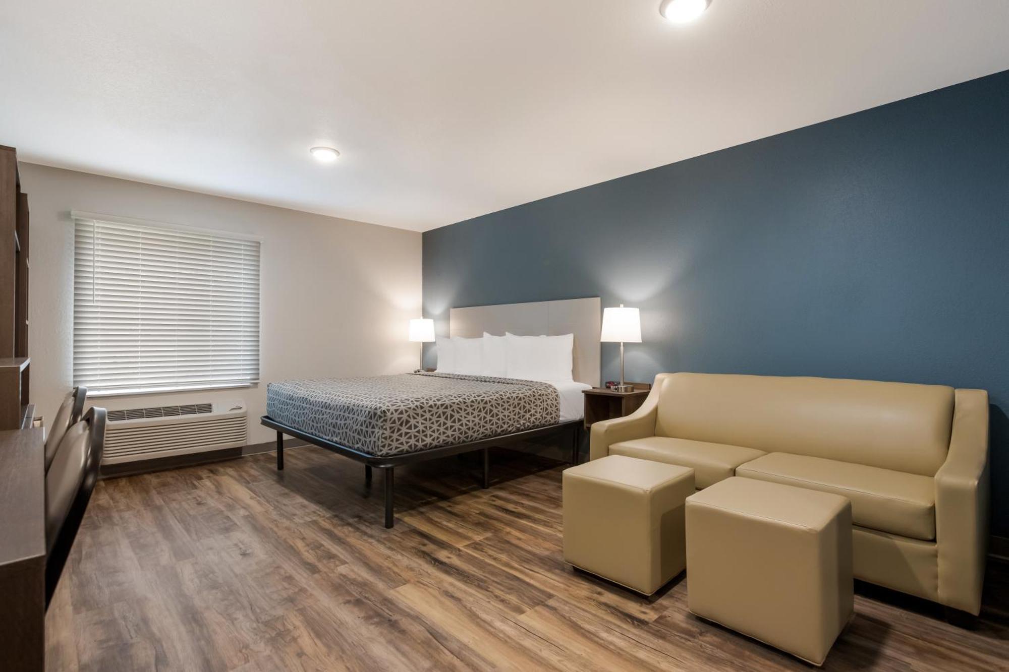 Woodspring Suites Corona Exterior photo