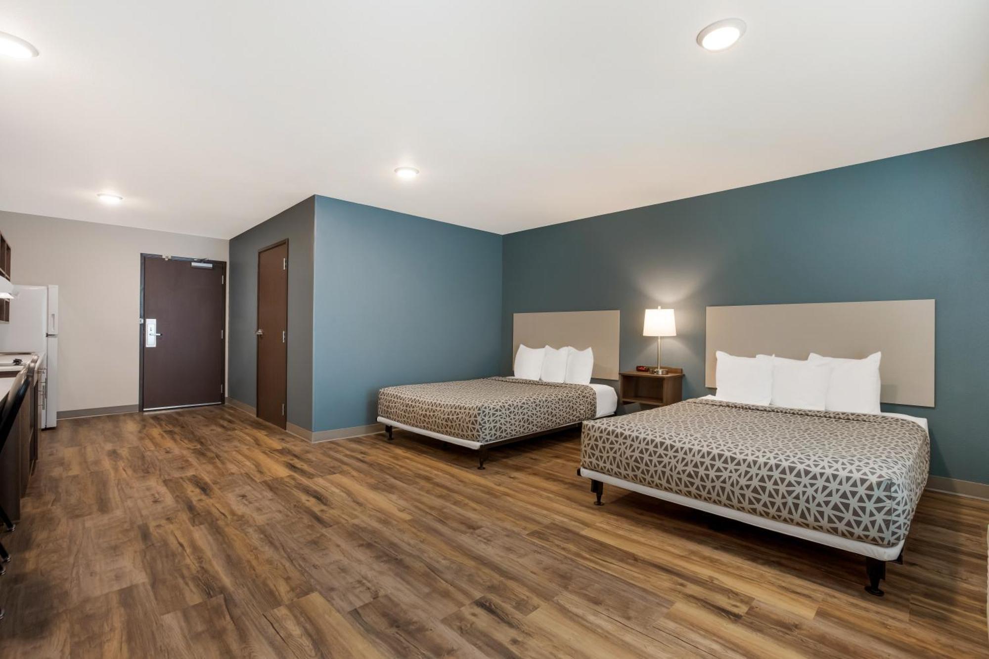 Woodspring Suites Corona Exterior photo