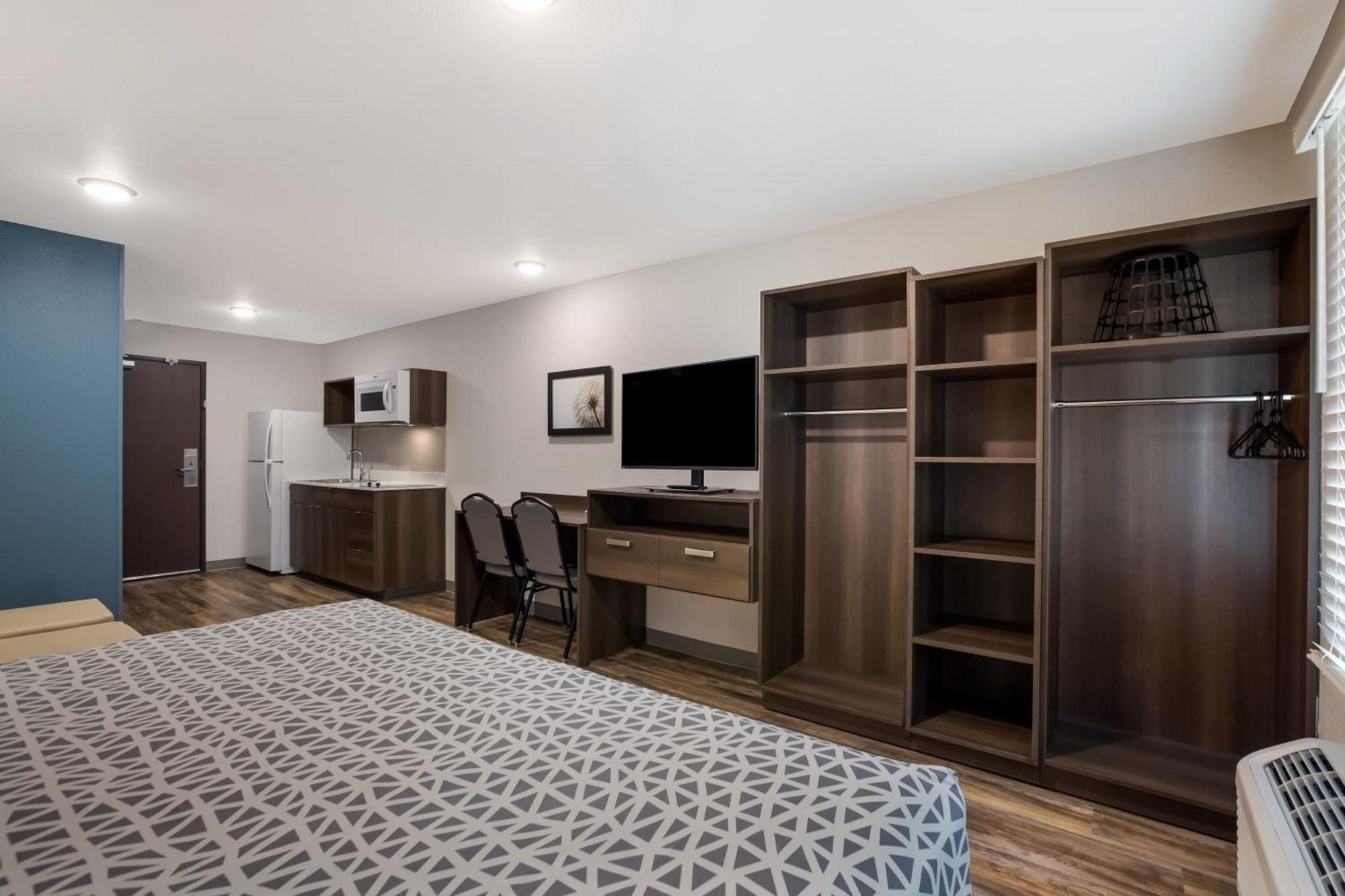 Woodspring Suites Corona Exterior photo