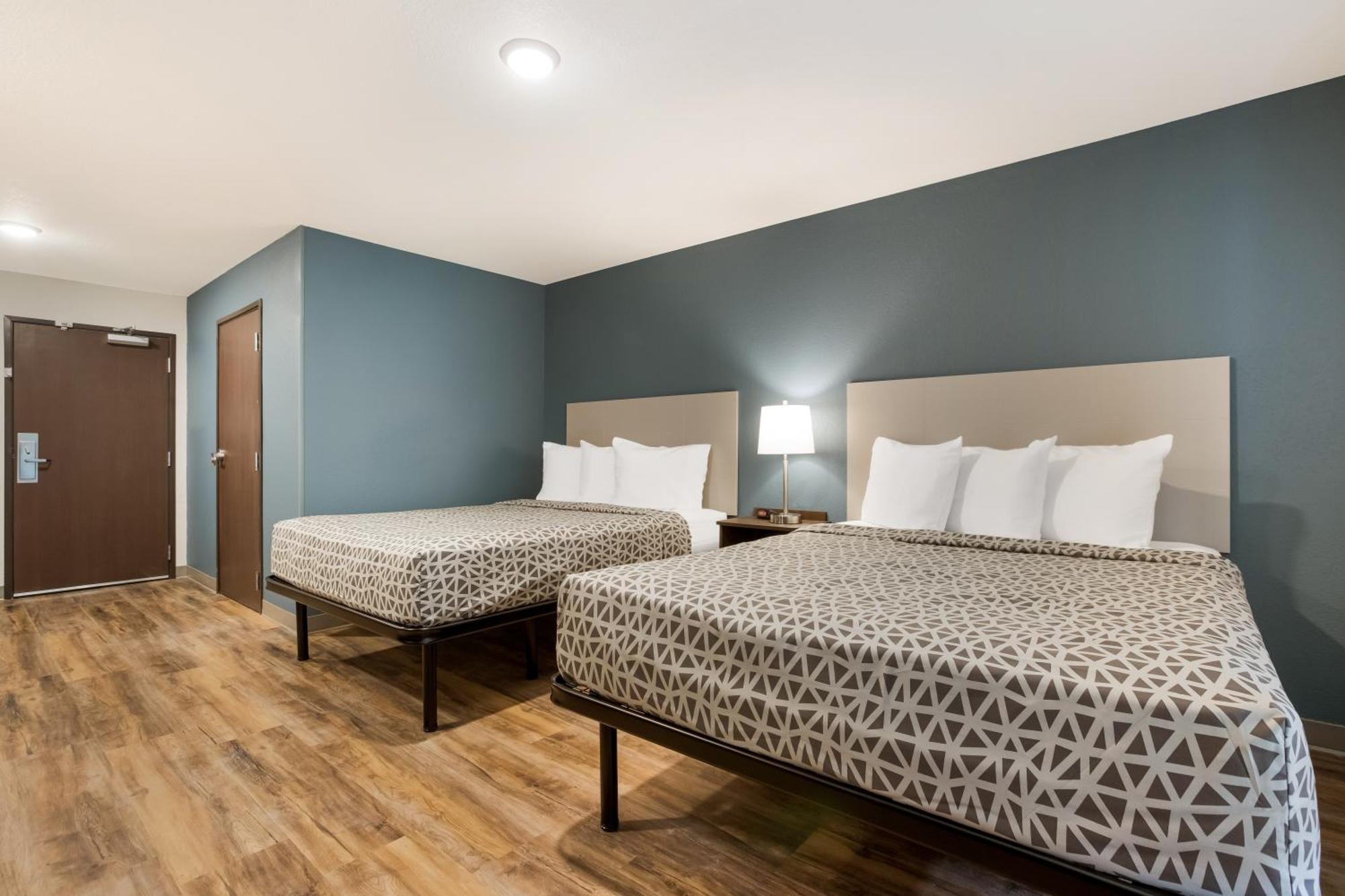 Woodspring Suites Corona Exterior photo