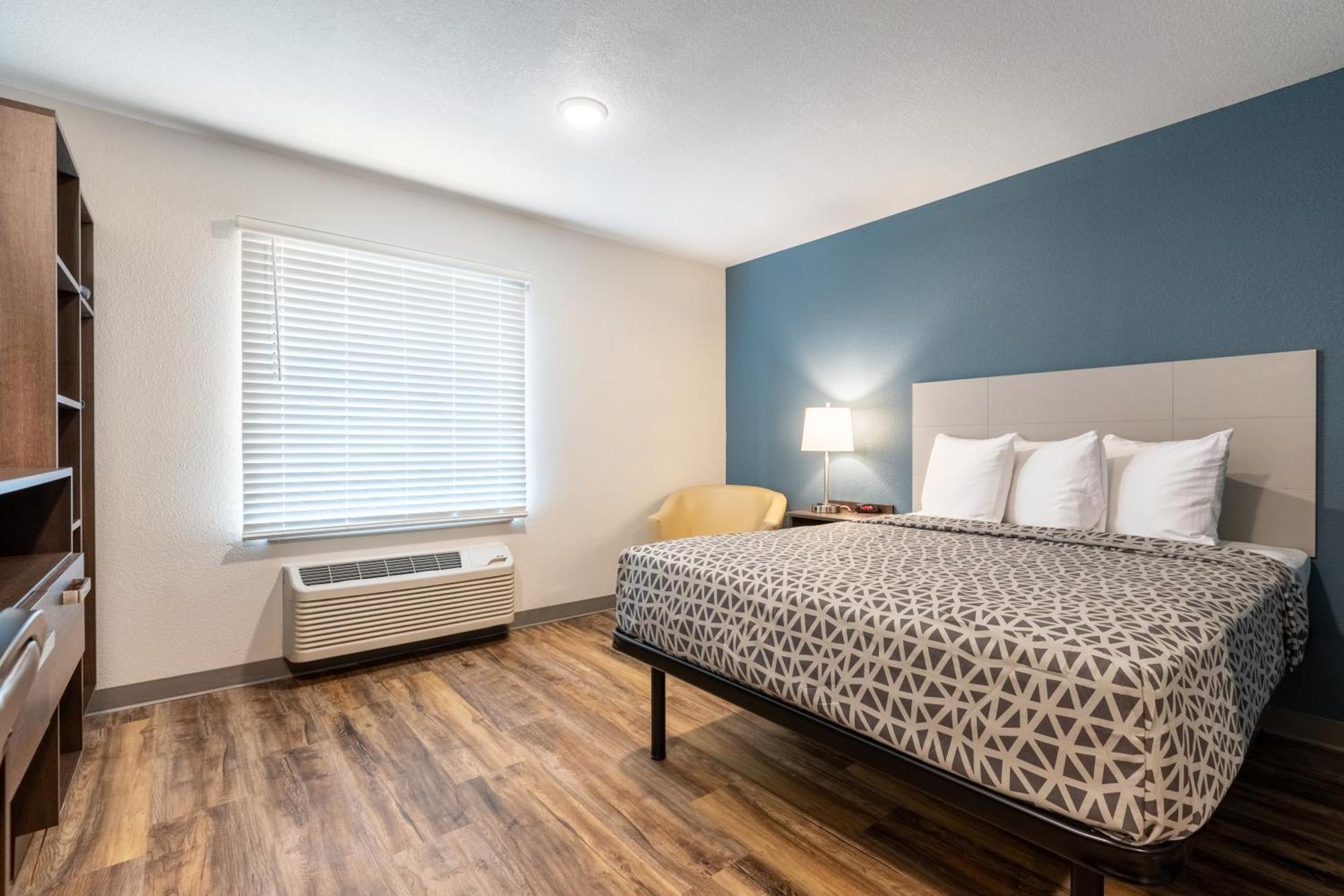 Woodspring Suites Corona Exterior photo