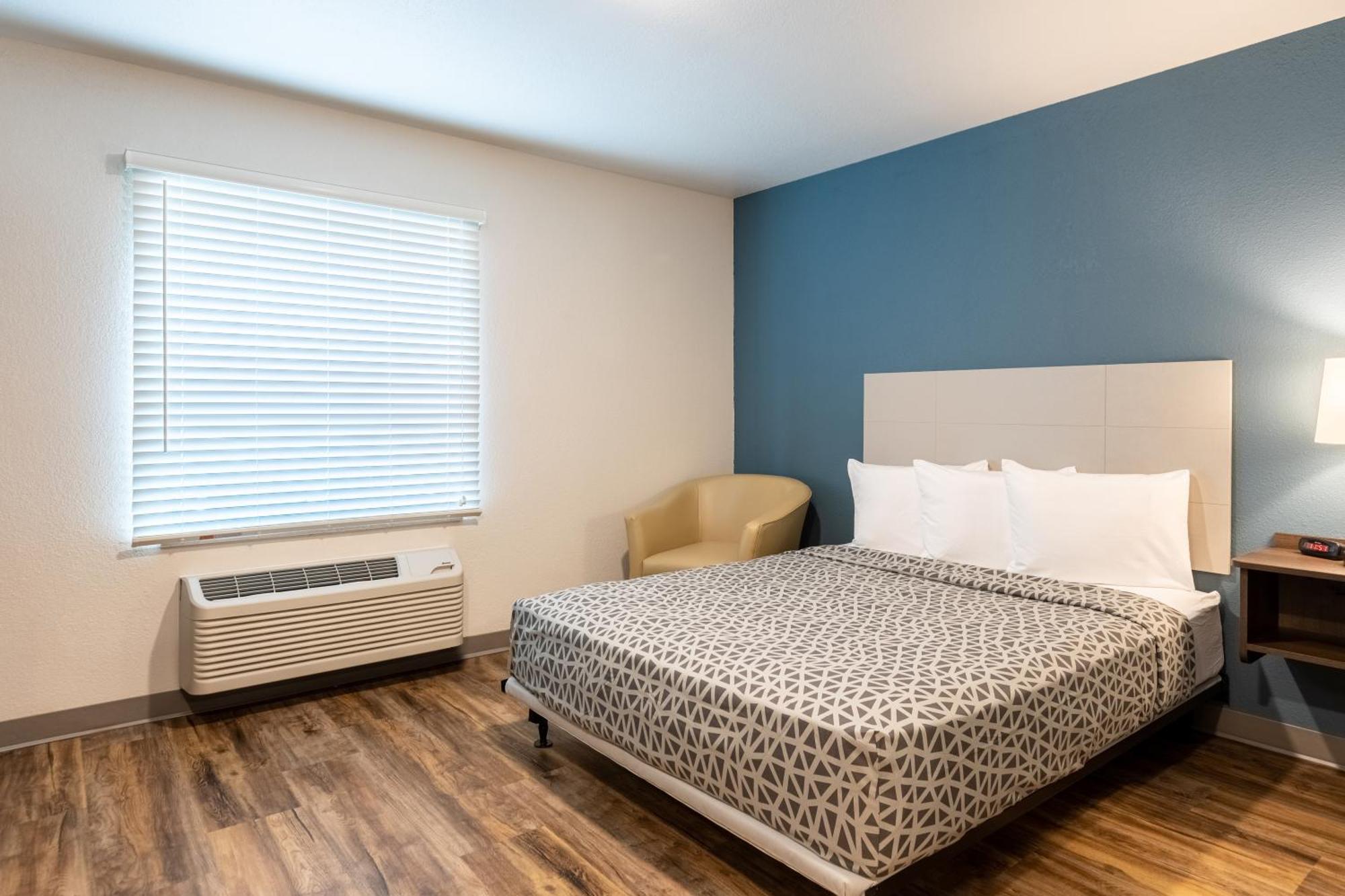 Woodspring Suites Corona Exterior photo