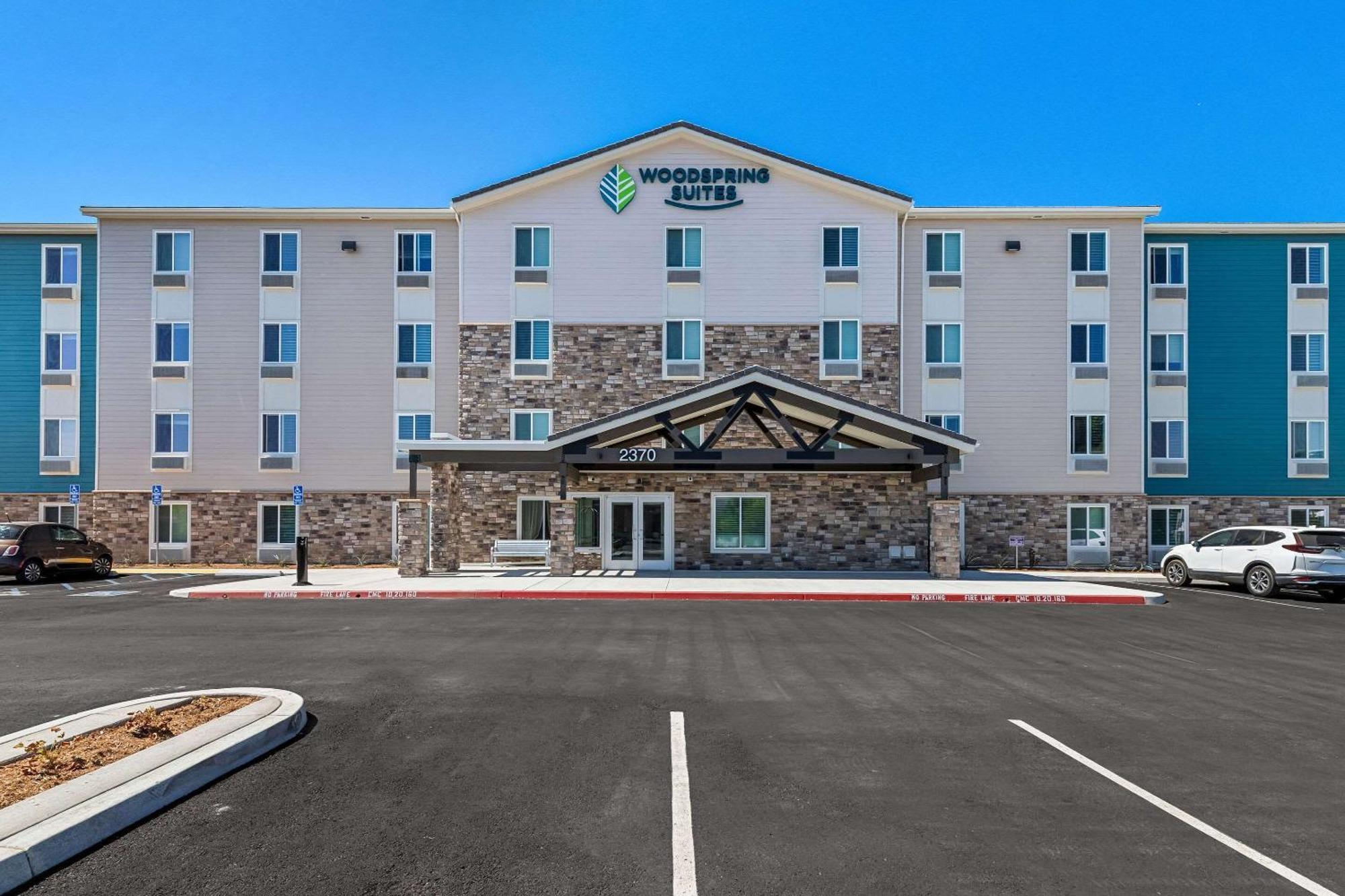 Woodspring Suites Corona Exterior photo
