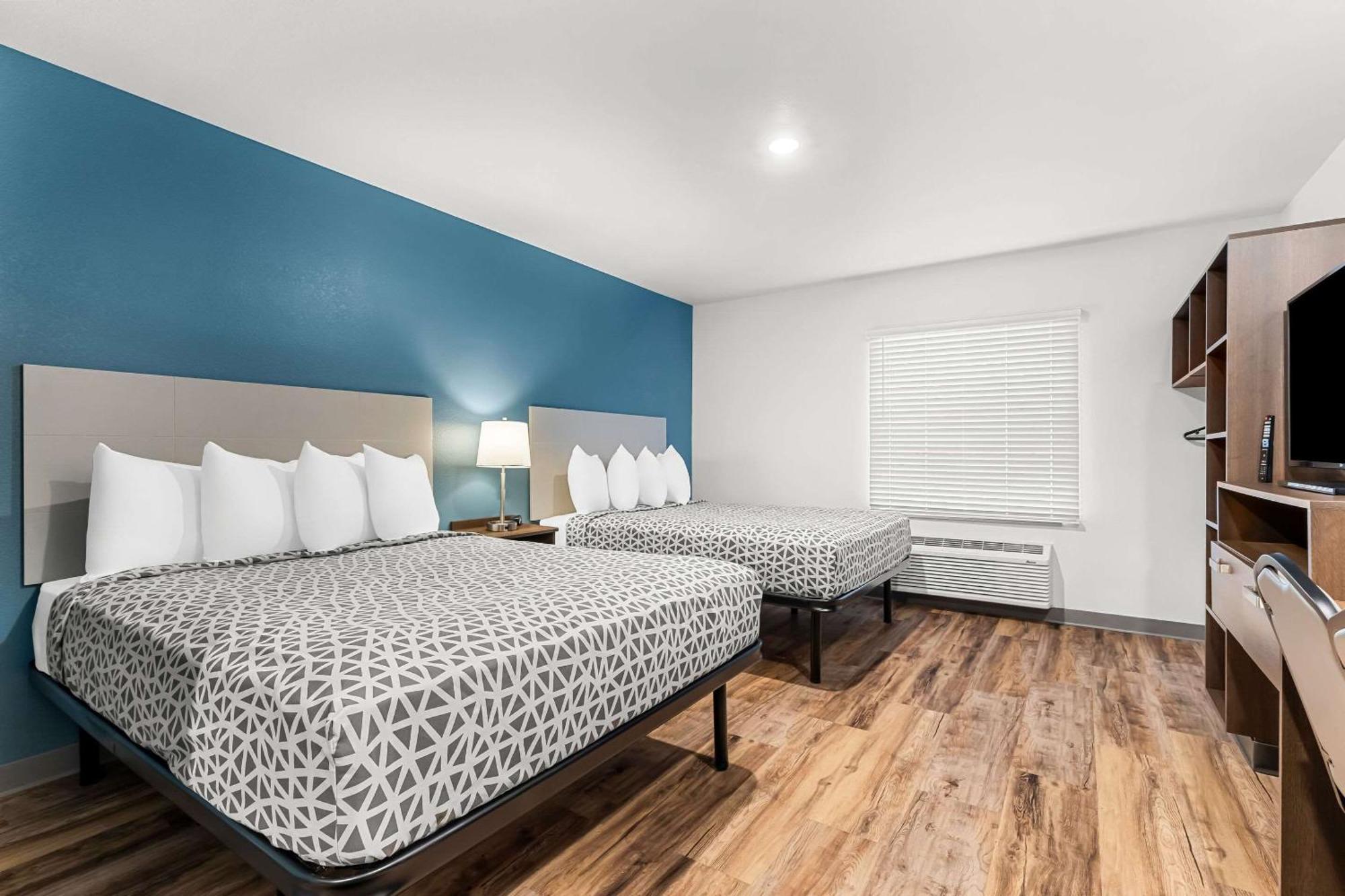 Woodspring Suites Corona Exterior photo