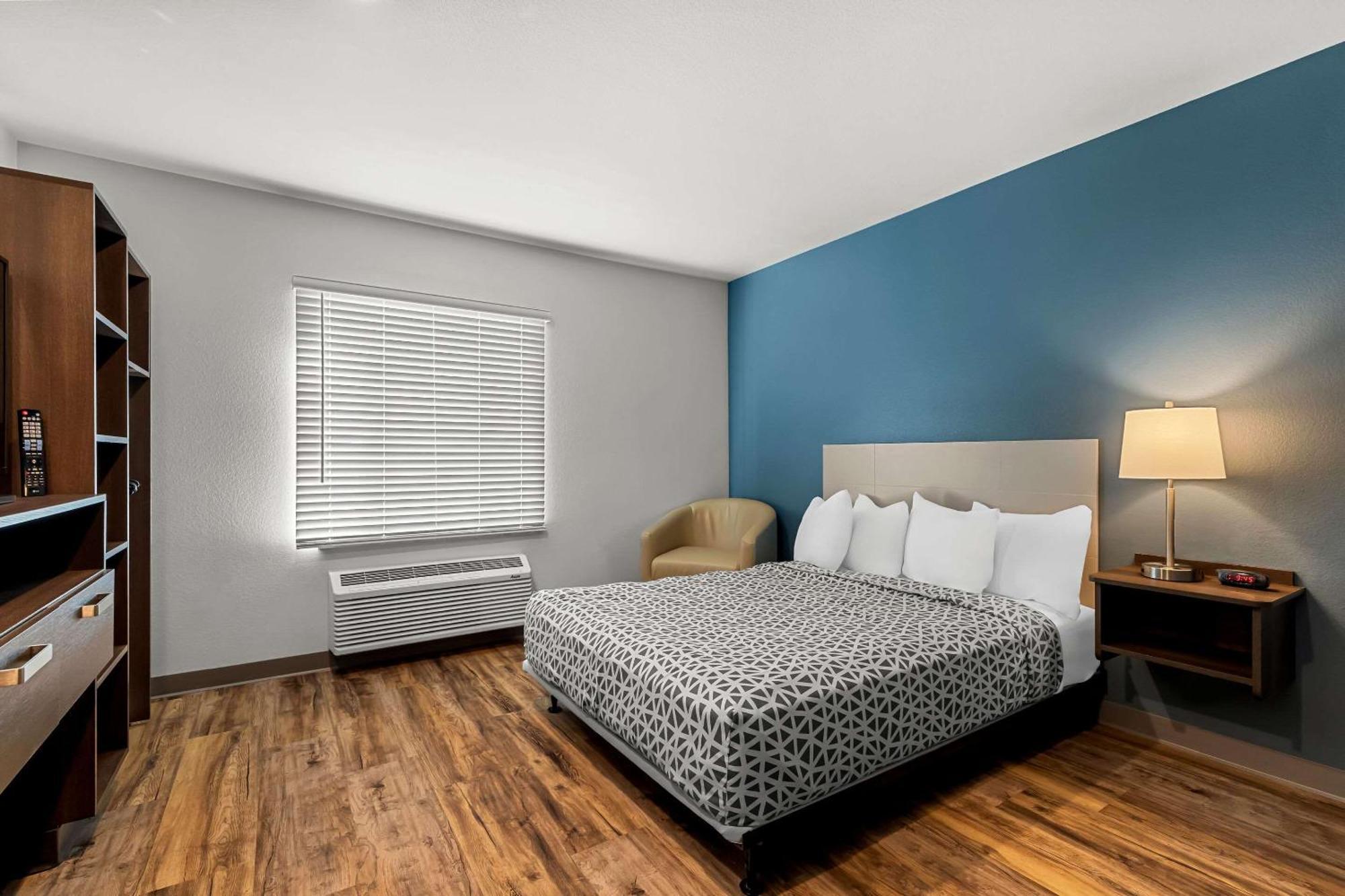 Woodspring Suites Corona Exterior photo
