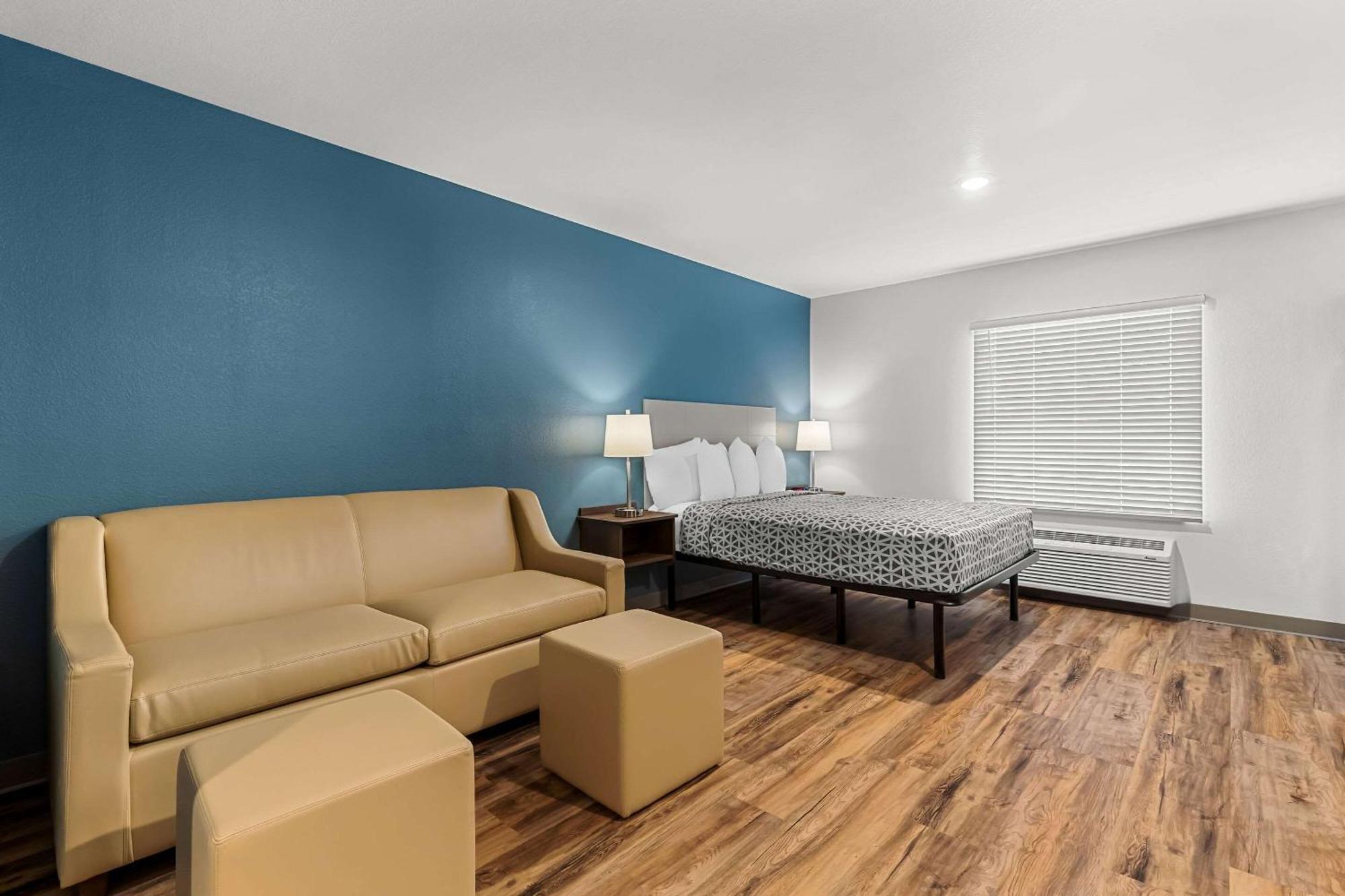 Woodspring Suites Corona Exterior photo